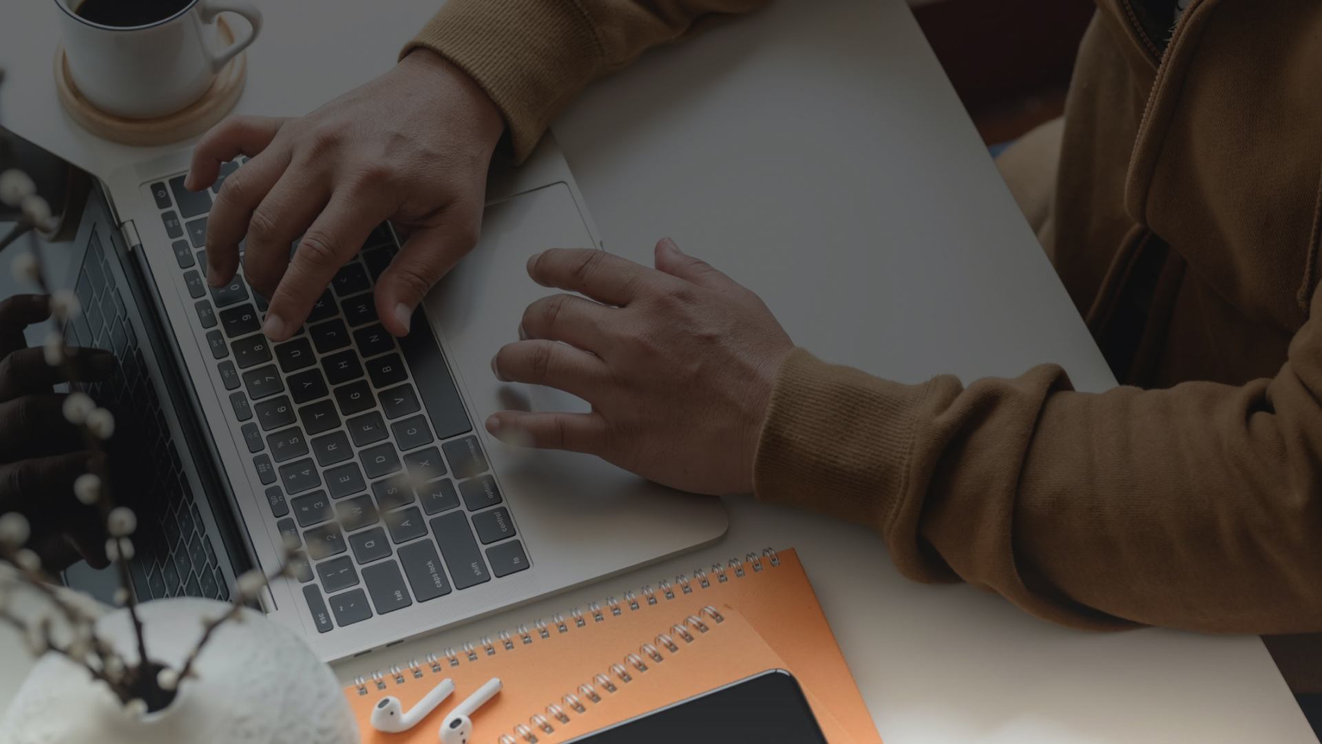 banner booking announce